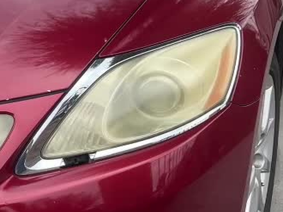 Lexus GS headlight before ANHEM restoration
