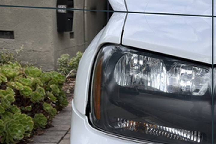Chevrolet TrailBlazer headlight after ANHEM restoration