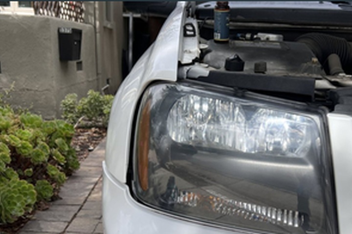 Chevrolet TrailBlazer headlight before ANHEM restoration